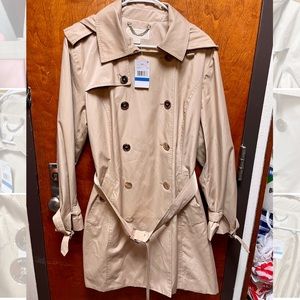 Brand new Michael Kors Trench Coat Jacket never worn, size XL, color Khaki.